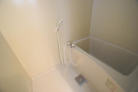 サンビレッジ藤原台B棟の浴室|給湯付きです