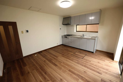 【居間・リビング】 | 坂戸市西坂戸 中古住宅 | １階LDK１０帖