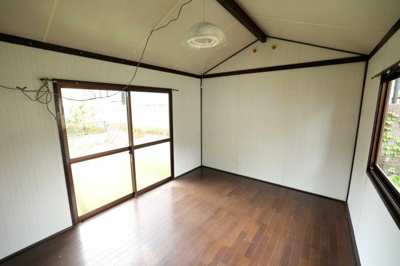 【洋室】 | 坂戸市西坂戸 中古住宅 | １階離れ６帖（増築未登記部分）