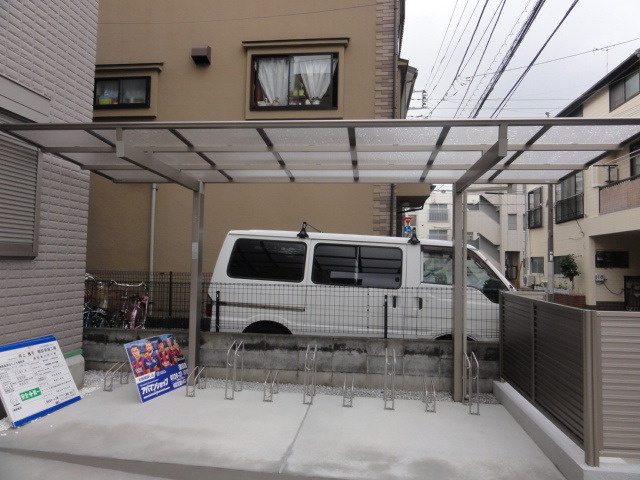 マンション リーヴェＫ２のその他共用部分|屋根付きの自転車置き場