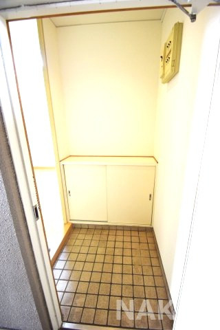 【玄関】 | 収納もある玄関です