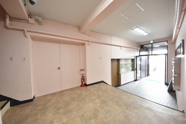 【エントランス】 | 丸中ビル