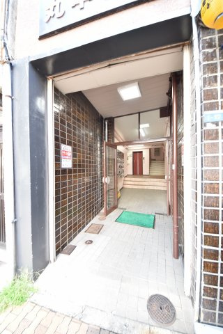 【エントランス】 | 丸中ビル