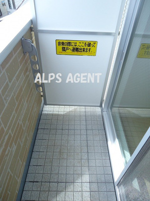 【バルコニー】 | ラウレア | プライバシーにも配慮されたバルコニー（同一仕様）