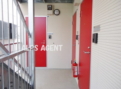 【その他共用部分】 | ラウレア | オシャレな色使いの玄関ドア