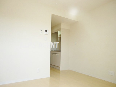 【寝室】 | ラウレア | 白が基調の清潔感あるお部屋♪（同一仕様）