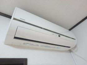 メゾンドコルテＡ棟　独立洗面台　室内洗濯機置き場　バストイレ別の設備