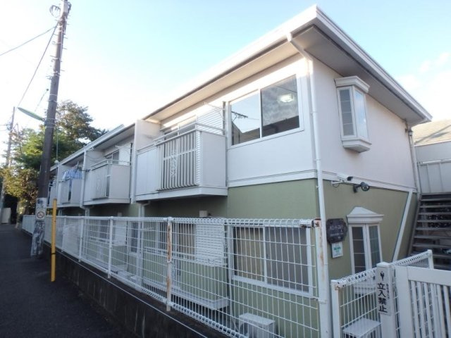 メゾンドコルテＡ棟　独立洗面台　室内洗濯機置き場　バストイレ別の外観