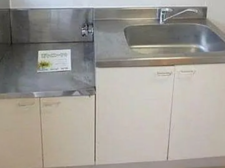 メゾンドコルテＡ棟　独立洗面台　室内洗濯機置き場　バストイレ別のキッチン