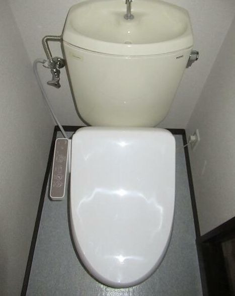 メゾンドコルテＡ棟　独立洗面台　室内洗濯機置き場　バストイレ別のトイレ