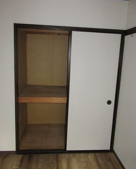 メゾンドコルテＡ棟　独立洗面台　室内洗濯機置き場　バストイレ別の収納