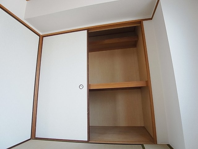 ロイヤルコート兵庫の収納|押入れは奥行きがあります