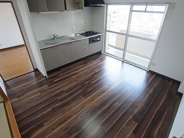 ロイヤルコート兵庫のその他|美麗改装されたリビング