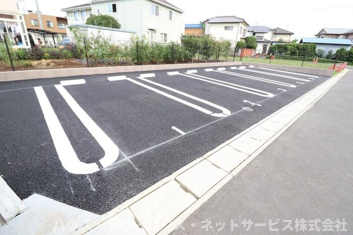 クラーヴォⅡの駐車場