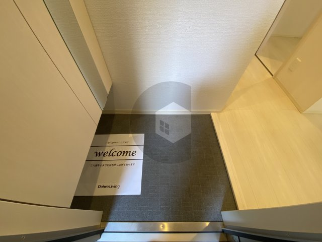 東大阪市稲田上町１丁目のアパートの玄関