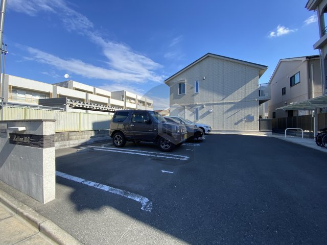 東大阪市稲田上町１丁目のアパートの駐車場