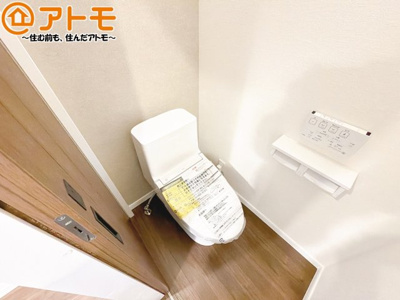 【トイレ】 | 葵区新伝馬3　新築戸建　B区画 | 年代を問わず使いやすい洗浄機能付きのトイレ♪肌への負担をも減らせるのでお子様の敏感なお肌も安心！