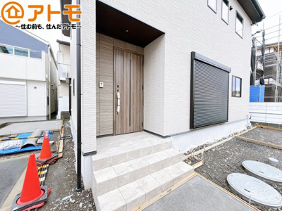 【玄関】 | 葵区新伝馬3　新築戸建　B区画 | 落ち着いた色合いの玄関はダブルロックで防犯性に優れた仕様になっています♪