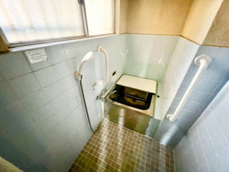 【浴室】 | 時間短縮でシャワーだけの方も多いですが、一日の疲れを癒すため湯船に浸かれば心身ともにリラックスできますね♪