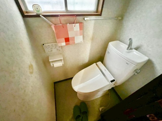 【トイレ】 | 温水便座洗浄便座ですので、寒い日も温かい便座で安心して使用していただけますよ！