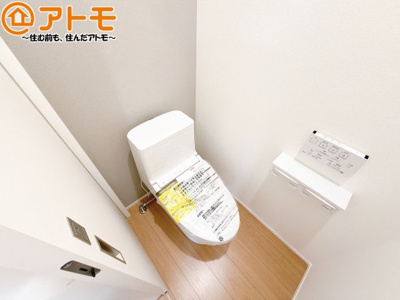 【トイレ】 | 葵区与一6　新築戸建　H区画 | 年代を問わず使いやすい洗浄機能付きのトイレ♪肌への負担をも減らせるのでお子様の敏感なお肌も安心！