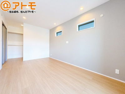 【寝室】 | 葵区与一6　新築戸建　H区画 | アクセントクロスが印象的なお部屋です。お気に入りの家具に囲まれてゆったり過ごしたいですね♪