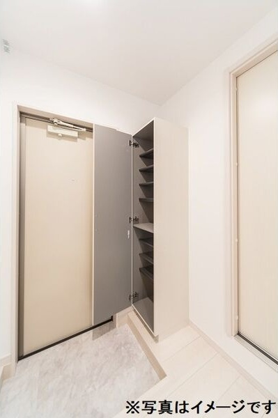 CRASTINE弥次ヱ町4丁目A棟の玄関