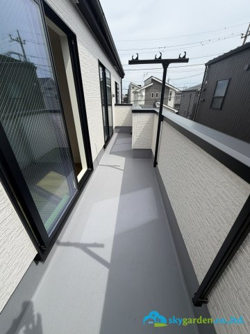 平塚市豊田宮下3期　新築戸建　全2棟1号棟のバルコニー