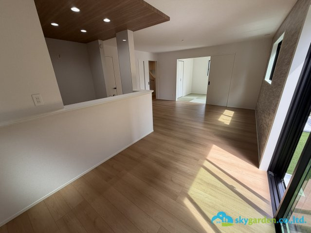 平塚市豊田宮下3期　新築戸建　全2棟1号棟の居間・リビング