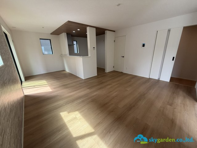 平塚市豊田宮下3期　新築戸建　全2棟1号棟の居間・リビング