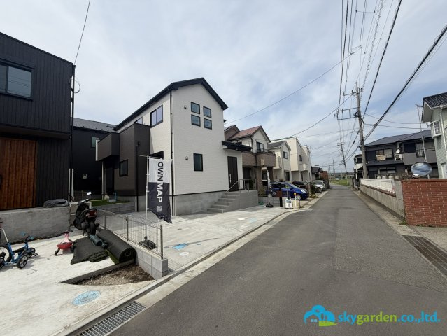 平塚市豊田宮下3期　新築戸建　全2棟1号棟の前面道路含む現地写真