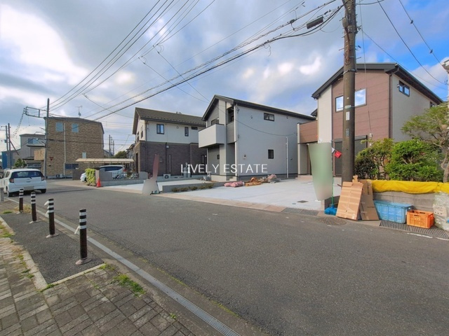 草加市青柳8丁目 新築分譲住宅 全2棟 1号棟の前面道路含む現地写真