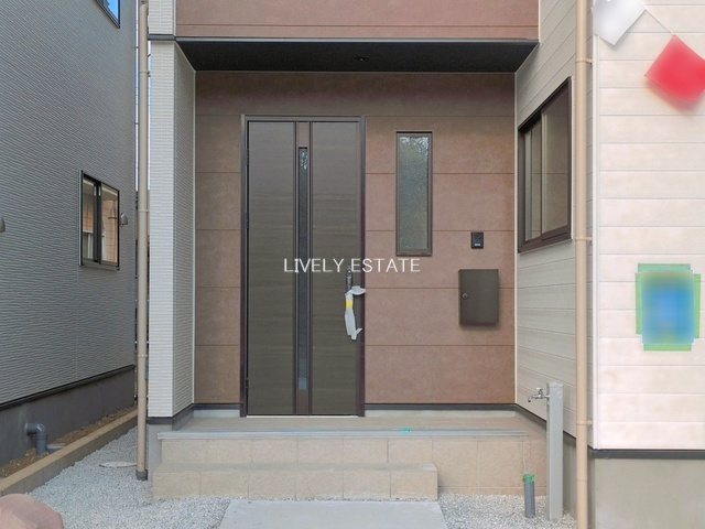 草加市青柳8丁目 新築分譲住宅 全2棟 1号棟の玄関