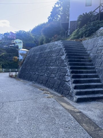 周防大島中古物件の前面道路含む現地写真