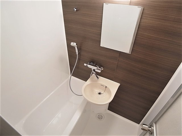 ソレイユパレスの浴室|入れ替え済で非常に綺麗なバスルーム、シングルレバーも便利