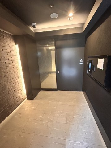 プライムアーバン西日暮里フロントのエントランス