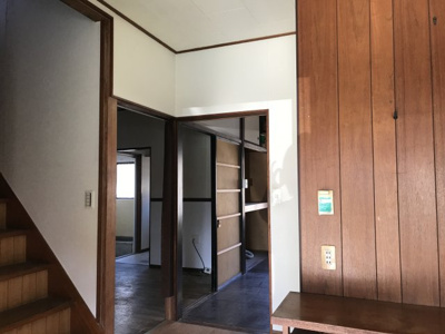【内装】 | 南沼上1丁目　離れ付き　中古住宅 | 玄関から見た室内の様子です