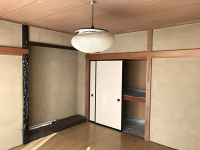 【洋室】 | 南沼上1丁目　離れ付き　中古住宅 | １階　洋室８帖です