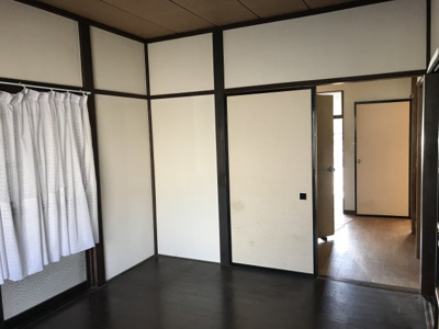 【洋室】 | 南沼上1丁目　離れ付き　中古住宅 | 1階　洋室6帖です