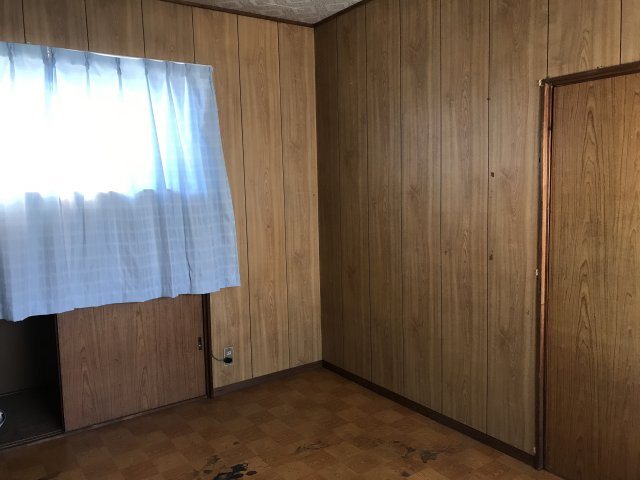 【洋室】 | 南沼上1丁目　離れ付き　中古住宅 | 2階　洋室6帖です