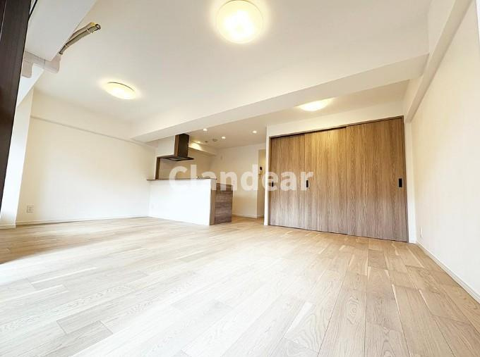 グリーンパーク常盤平の居間・リビング|ドキドキの新生活も、安心してスタート。ぴったりの住まいを見つけませんか？クランディアが一緒に住まい選びをサポートします‼　まずは、お気軽にお問合せください　＃クランディア