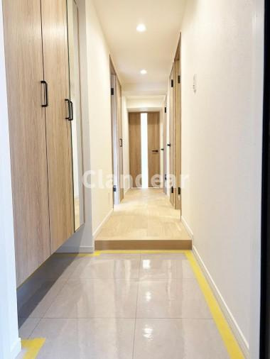 グリーンパーク常盤平の玄関|ドキドキの新生活も、安心してスタート。ぴったりの住まいを見つけませんか？クランディアが一緒に住まい選びをサポートします‼　まずは、お気軽にお問合せください　＃クランディア