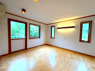 【洋室】 | リスタイル御宿　中古戸建　御宿駅 | 洋室からもサンデッキに出ることができます♪