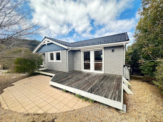 【外観】 | リスタイル御宿　中古戸建　御宿駅 | 樹々に囲まれた邸宅は、南西角地で陽当たり良好♪
豊かな自然に溢れ、毎朝窓を開けて、深呼吸するのが日課になりそうですね♪