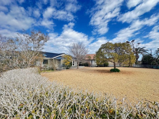 【庭】 | リスタイル御宿　中古戸建　御宿駅 | おしゃれな外水栓と、日当たりのよい広いお庭♪
バーベキューやドッグラン、お子様のプール遊びなど、次は何して遊ぼうか・・・毎日ワクワクしますね♪