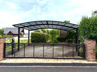 【駐車場】 | リスタイル御宿　中古戸建　御宿駅 | 天候に左右されないカーポート、防犯対策のカーゲートもあります。