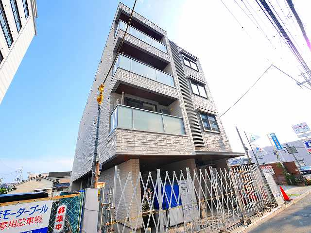 クリスタル　シャーメゾンの外観