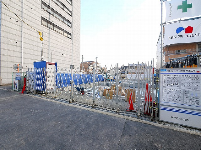 クリスタル　シャーメゾンの周辺