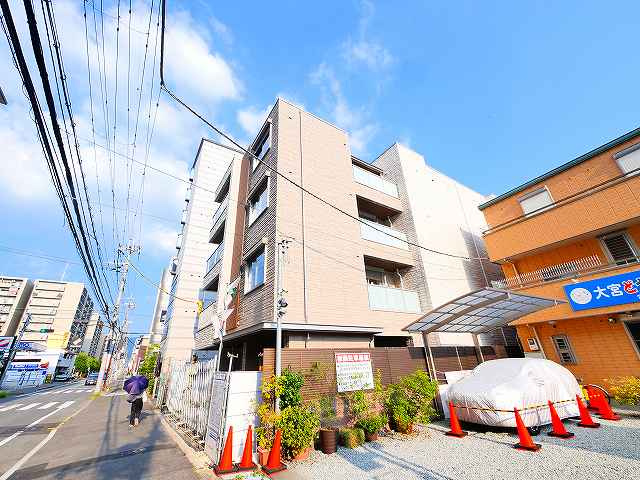 クリスタル　シャーメゾンの外観