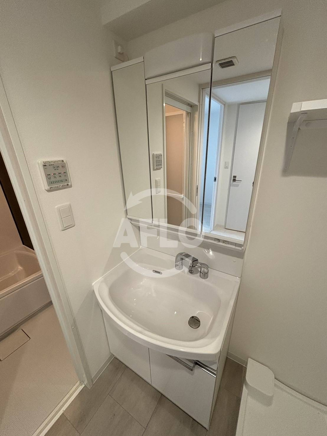 アドバンス大阪フラットの独立洗面台|アドバンス大阪フラット　独立洗面台